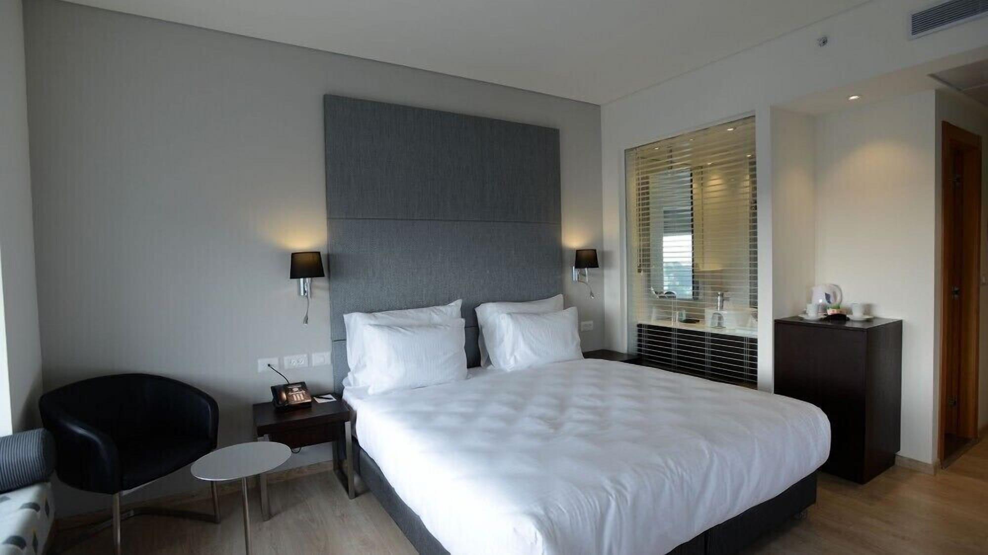 Benjamin Business Hotel Herzliya Exterior photo